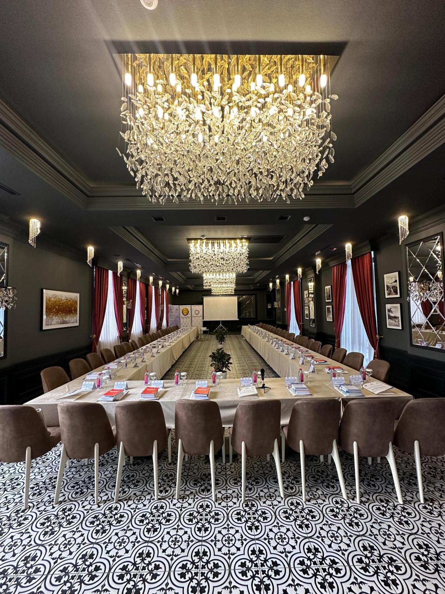 Leon Hotel Spa ギャンジャ エクステリア 写真